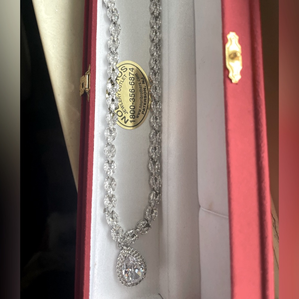 Wedding necklace, worn once. Great condition
